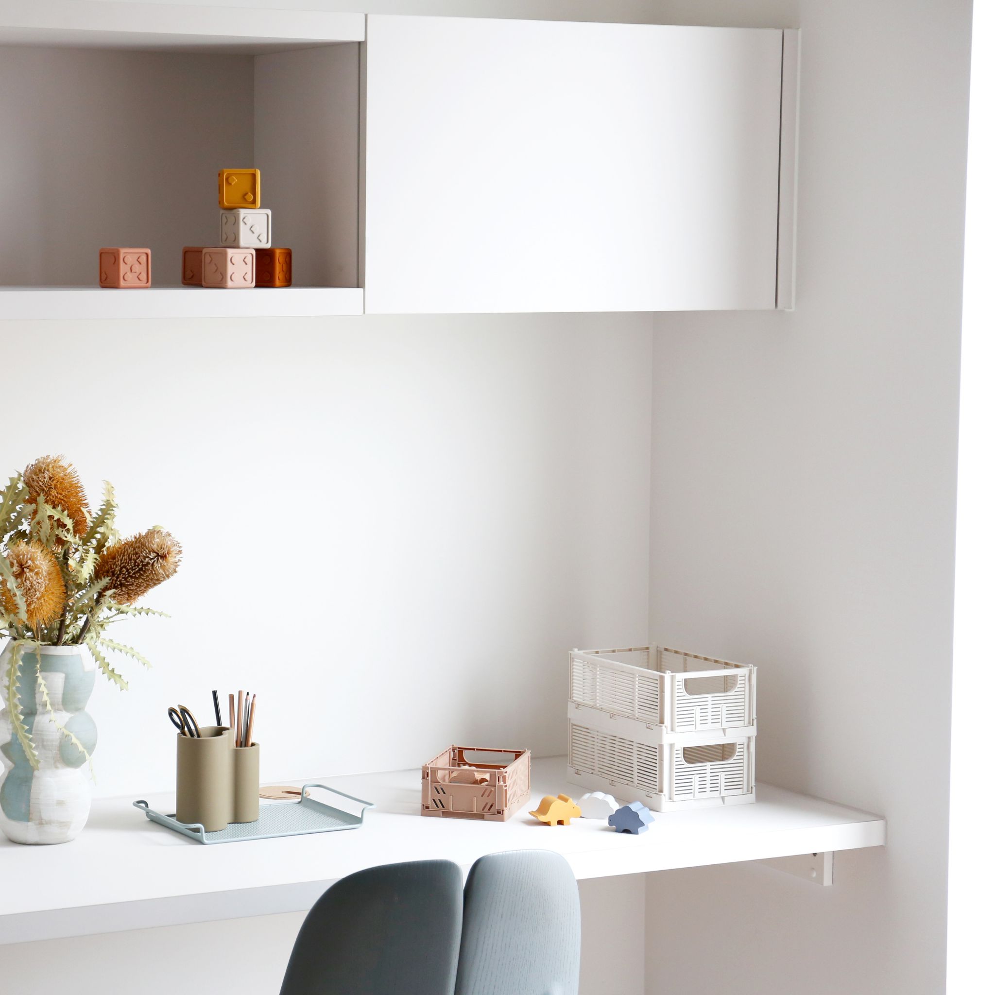 DESIGNSTUFF Linear Collapsible Crate, M, 33x25cm, Chalk (Set of 2)