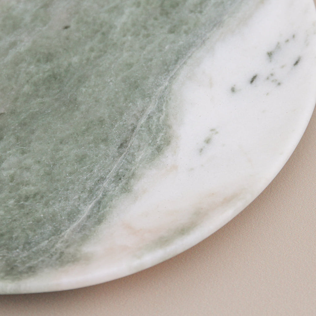 Lady Onyx Plate - Medium