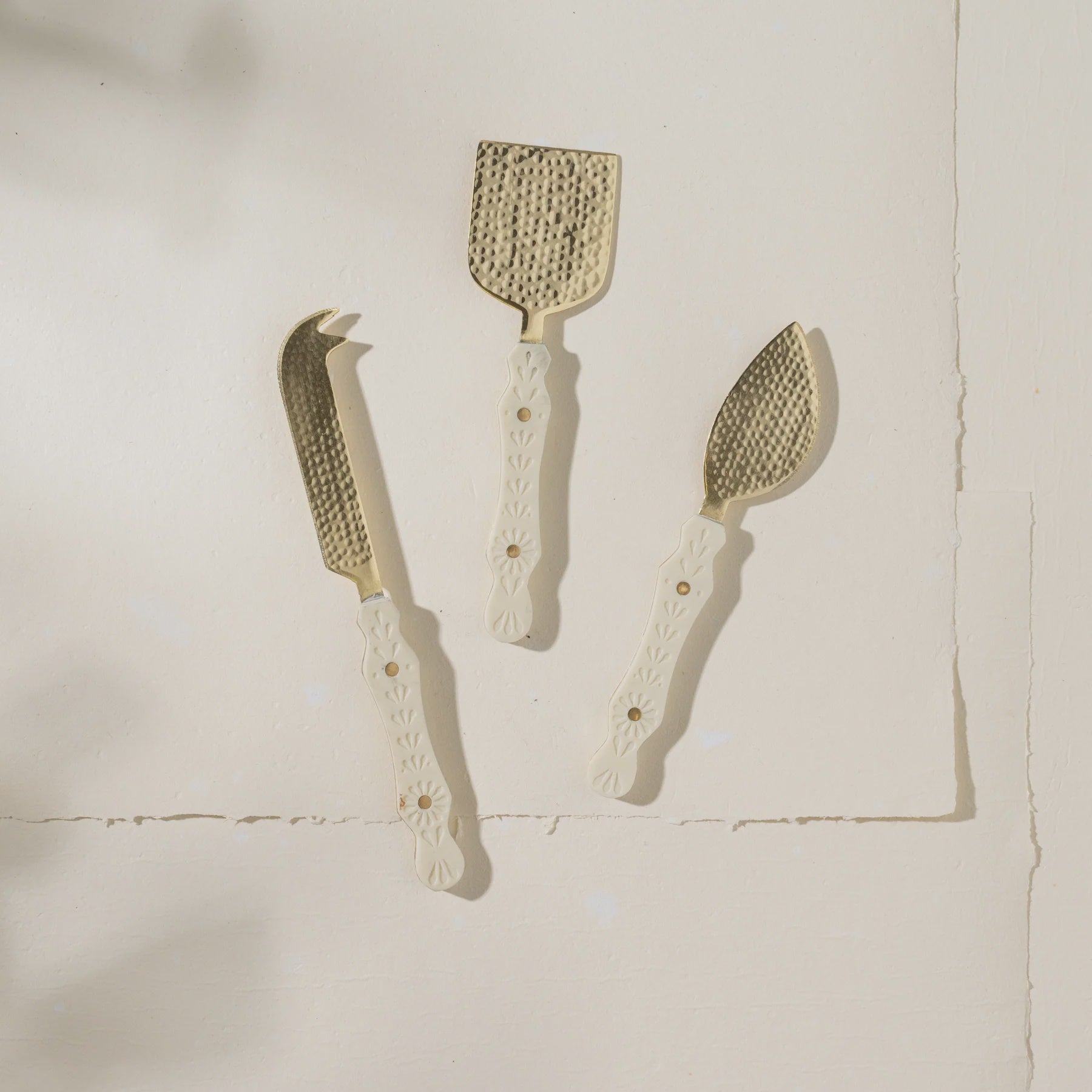 Hana Resin Cheese Set