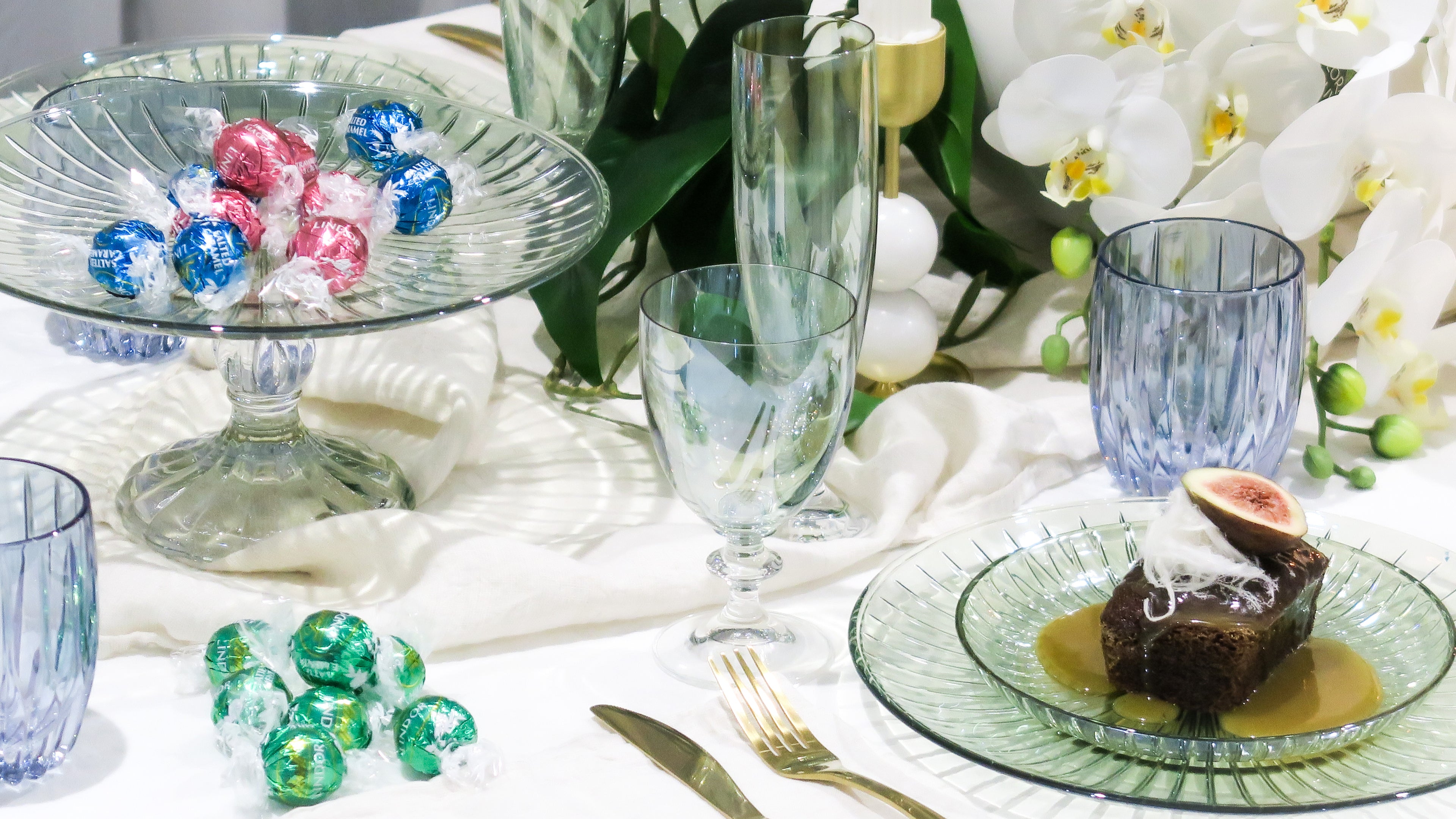 Green Set Of Two Rosy Wine Glass